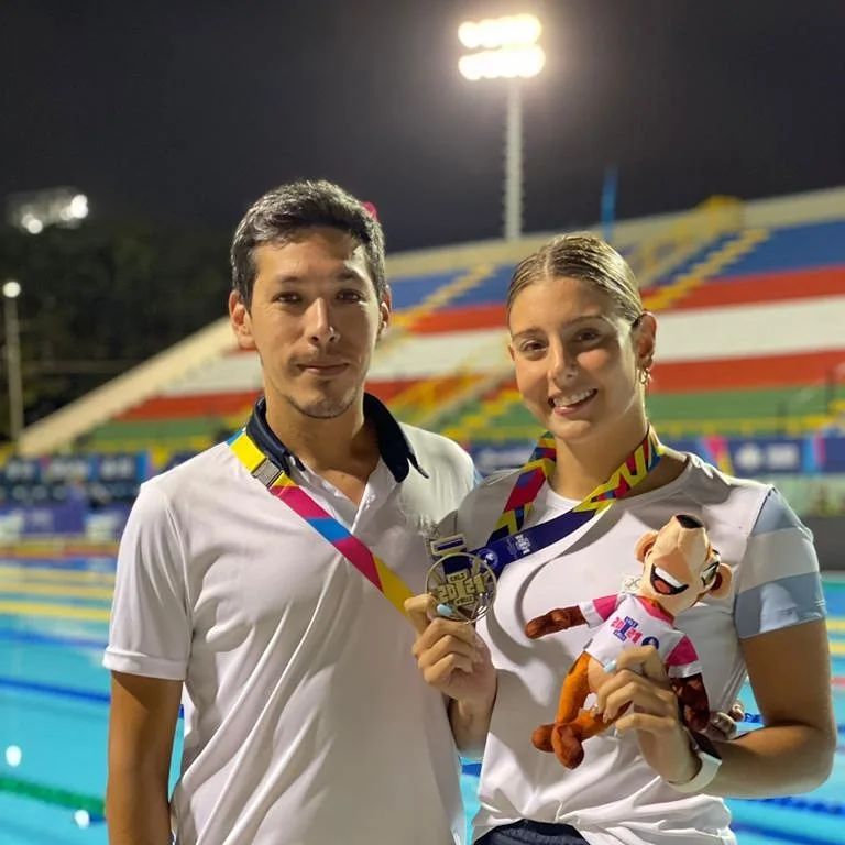 medalla de oro nadadora