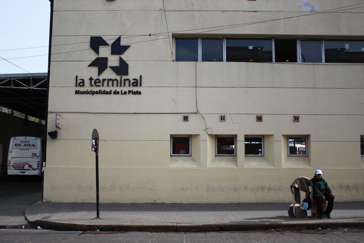 Fachada_de_la_Terminal_de_Ómnibus_de_La_Plata