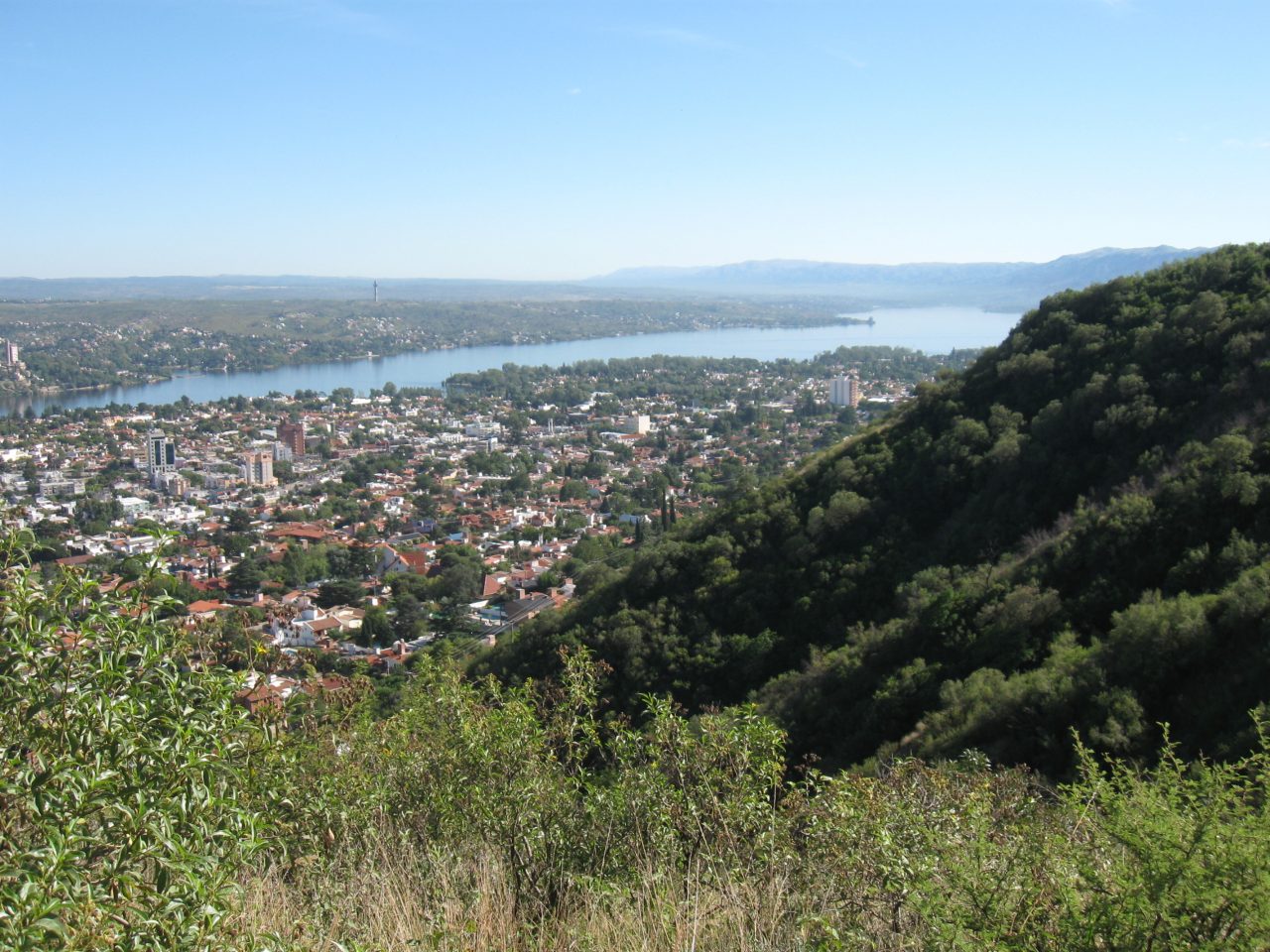 Carlos_Paz_desde_la_montaña