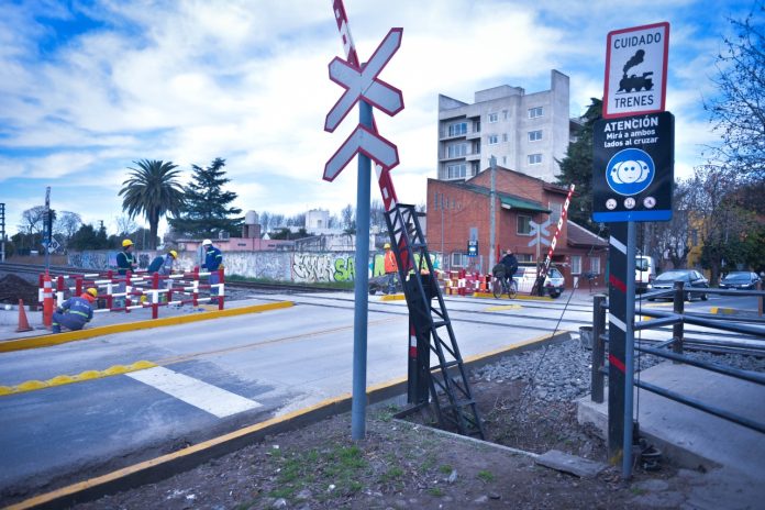 Escobar paso a nivel