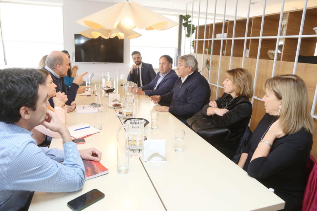DOnofrio-con-autoridades-del-BID