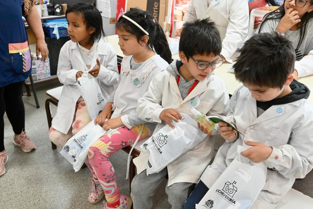 EL-MUNICIPIO-ENTREGO-LENTES-A-ESTUDIANTES-DE-LA-ESCUELA-PRIMARIA-N°-13